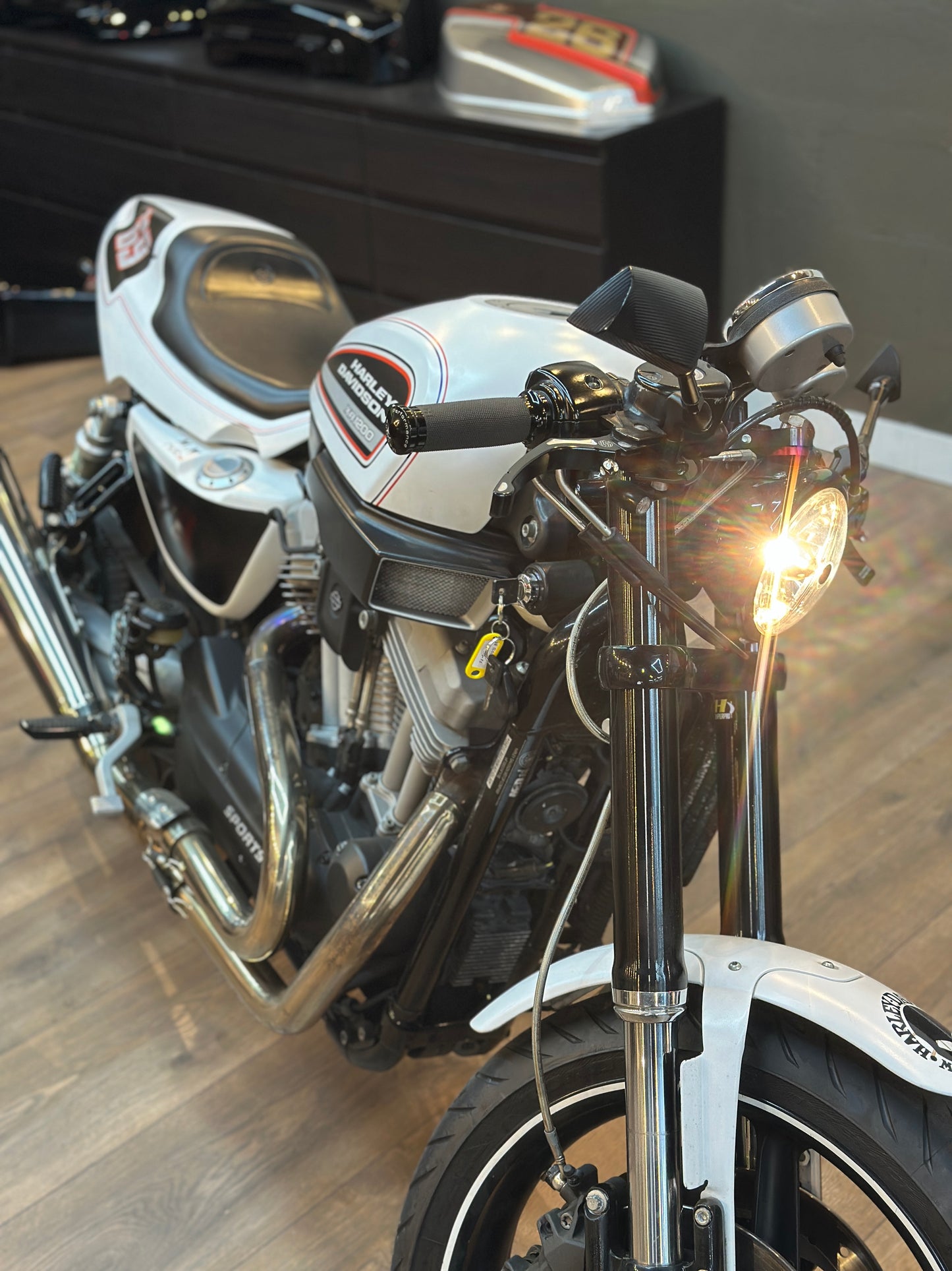 HARLEY DAVIDSON - XR1200 - White Edition