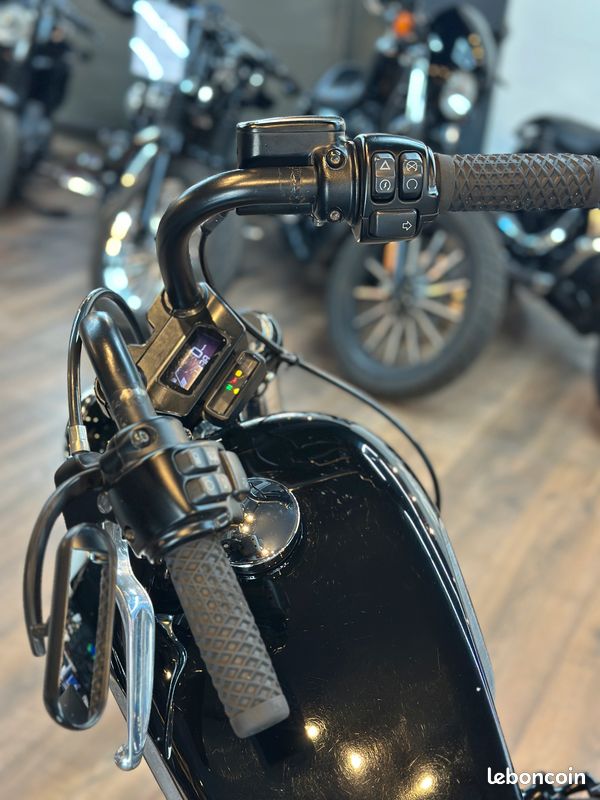 HARLEY DAVIDSON - Street Chop'