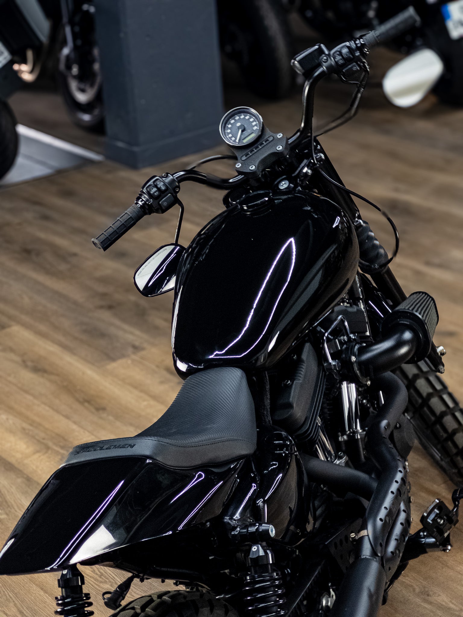 HARLEY DAVIDSON - 1200 Flat Scrambler SADDLEMEN