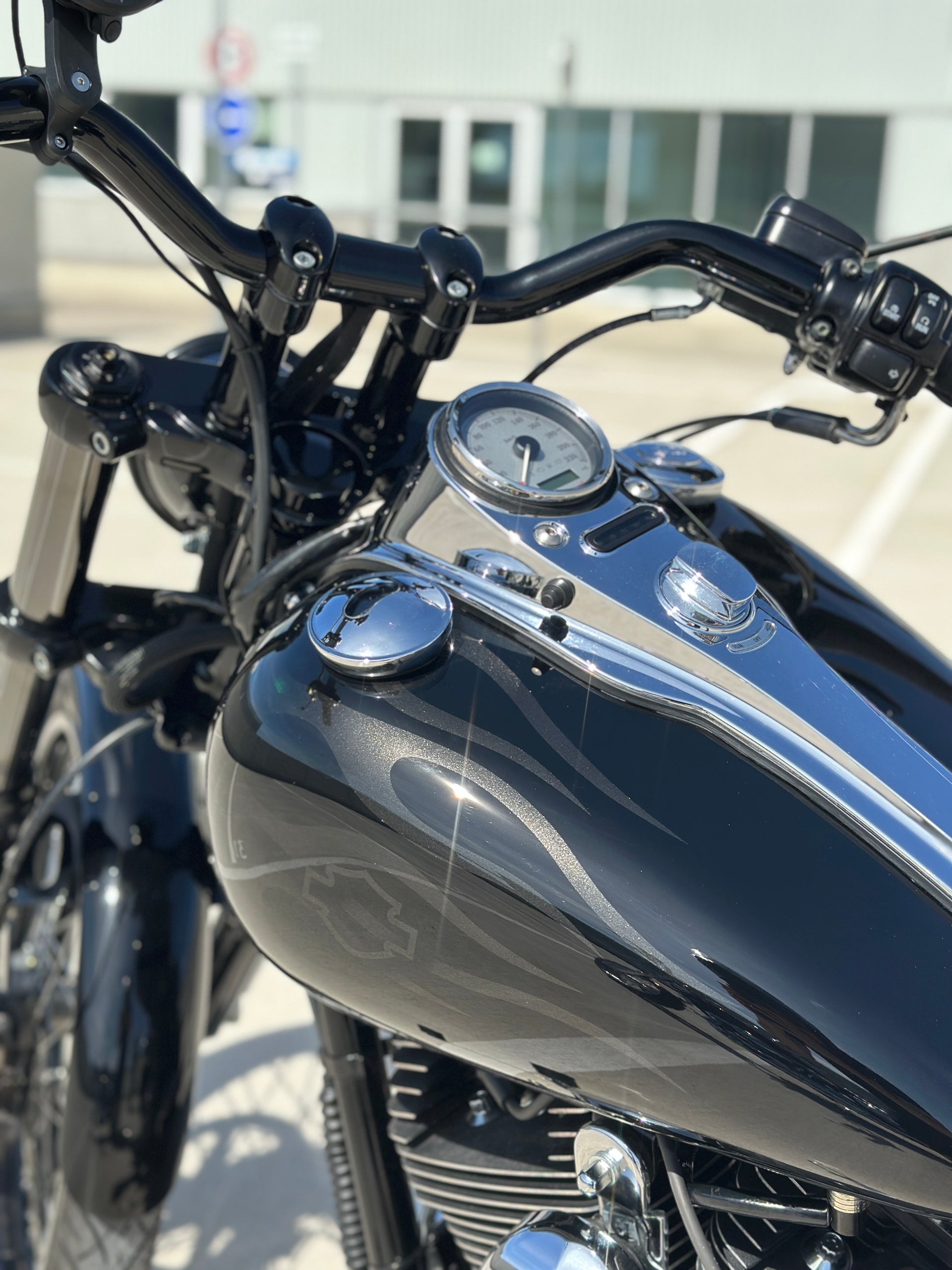 Harley Davidson Wide Glide - Flaming - OHLINS - BERINGER