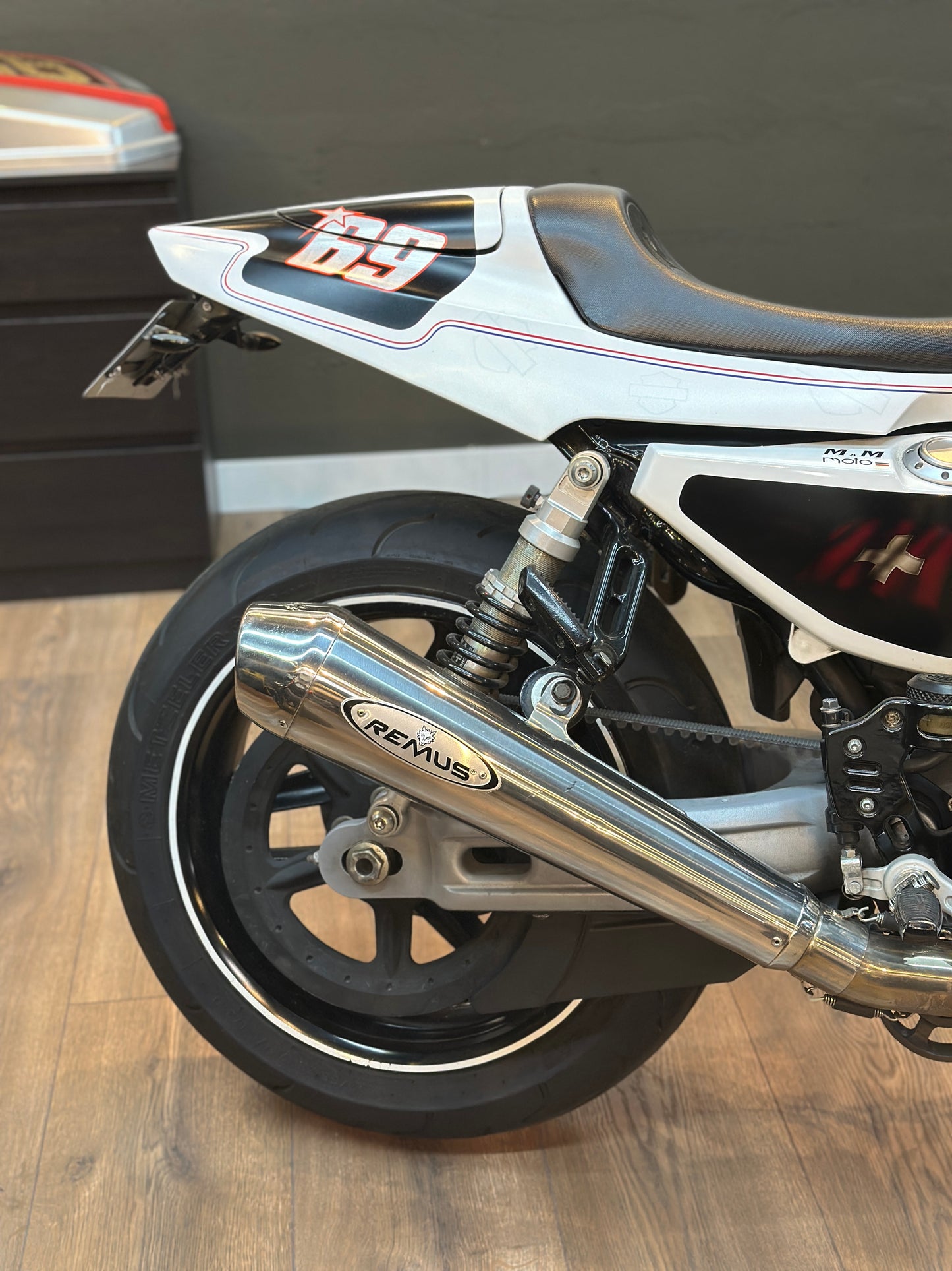 HARLEY DAVIDSON - XR1200 - White Edition