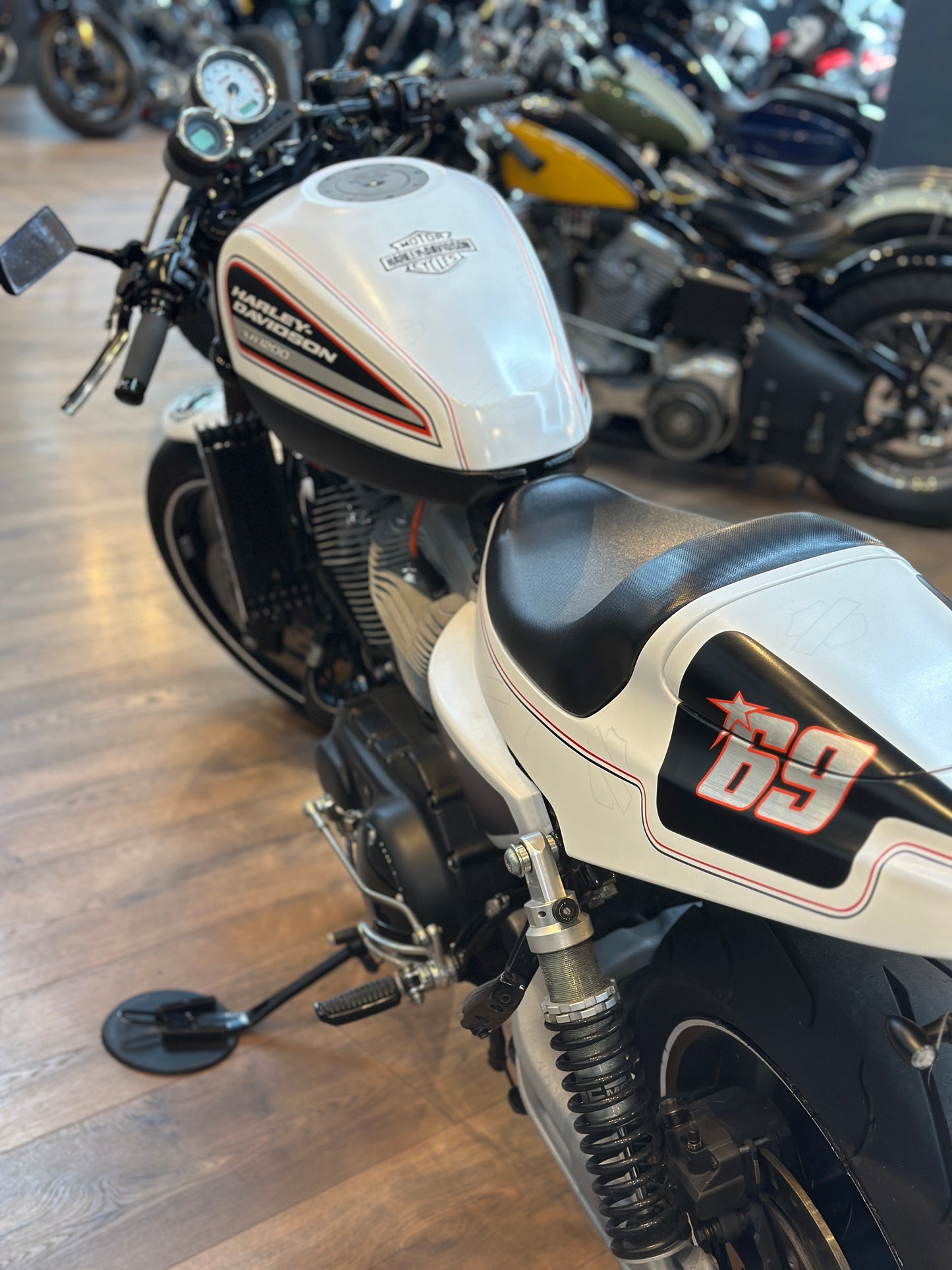 HARLEY DAVIDSON - XR1200 - White Edition
